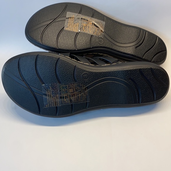 Izod Sandals NWOT - Picture 4 of 4